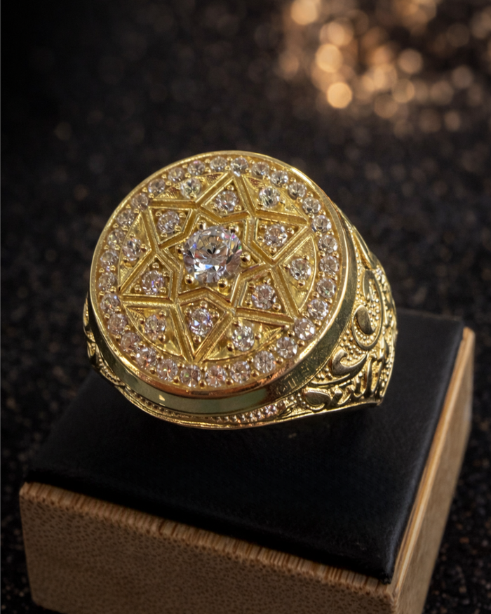 Anillo Sello con Estrella en Oro 10k y Circones