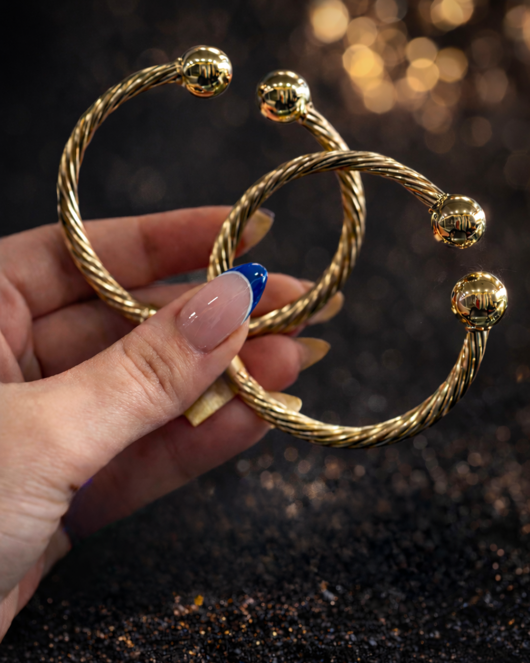 Brazalete Rígido Torzal con Esferas en Oro 10k